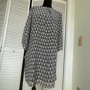 Black and White lightweight Midi-Dress in Black and White